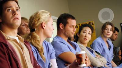 The Strangely Soothing Allure of Watching Grey's Anatomy During a Pandemic - www.glamour.com