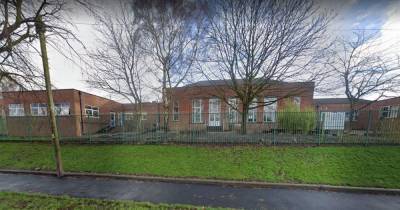 School accused of keeping families in the dark over Covid cases - www.manchestereveningnews.co.uk