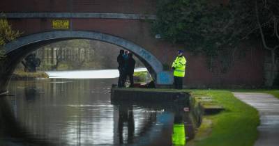 BREAKING: Murder investigation launched after man with 'multiple injuries' found dead in canal - www.manchestereveningnews.co.uk