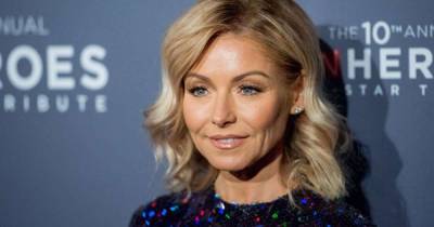 Kelly Ripa’s new stand-in wore the dreamiest red heels on Live - www.msn.com