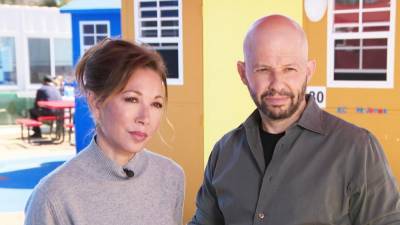 How Jon Cryer and Wife Lisa Joyner Are Helping LA's Unhoused Residents (Exclusive) - www.etonline.com