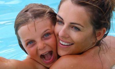 Elizabeth Hurley's son Damian mistaken for famous mum in new sunbathing selfie - hellomagazine.com