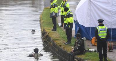 Leigh murder investigation: Divers continue searching canal after man pulled from water with 'multiple injuries' - www.manchestereveningnews.co.uk
