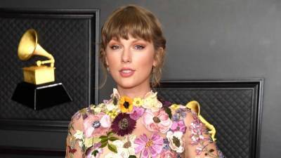 Taylor Swift Debuts "You All Over Me," First 'Fearless' Unreleased Song "From the Vault" - www.hollywoodreporter.com
