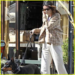 Kendall Jenner & Pooch Pyro Grab Lunch Together Ahead Of The Weekend - www.justjared.com - Los Angeles