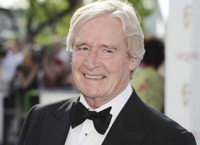 Corrie actor that plays Ken Barlow forced to stop filming due to COVID-19 - evoke.ie