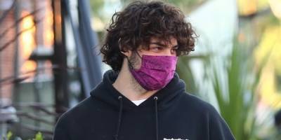 Noah Centineo Grabs a Healthy Snack After Showing Off His Shirtless Training Session - www.justjared.com - Los Angeles