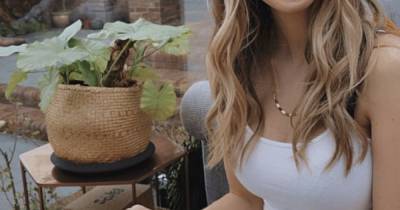 Zoe Sugg showcases blossoming baby bump as she gives glimpse inside her 31st birthday celebrations - www.ok.co.uk