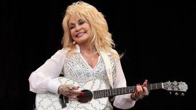 Dolly Parton receives coronavirus vaccine she helped fund - www.foxnews.com