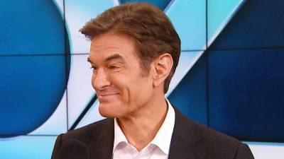 Dr. Oz Helps Revive a Man at Newark Airport - www.etonline.com - New Jersey - county Liberty
