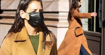 Katie Holmes steps out in long camel coat with matching purse in NYC - www.msn.com - Manhattan - city Downtown