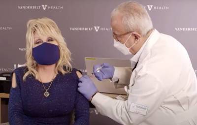 Dolly Parton receives the COVID-19 vaccine that she helped fund - www.nme.com