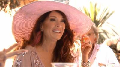 Lisa Vanderpump and Famous Friends Drink and Get Wild in Supertease for New Show 'Overserved' (Exclusive) - www.etonline.com