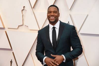 Michael Strahan Appears To Say ‘Goodbye’ To His Signature Tooth Gap - etcanada.com