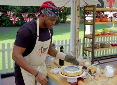 Bake Off fans ’emotionally connect’ with KSI’s technically challenged pie - evoke.ie