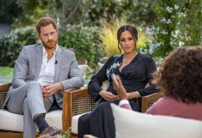 Harry and Meghan have ‘lobbed huge bomb’ into the monarchy, royal author claims - www.msn.com