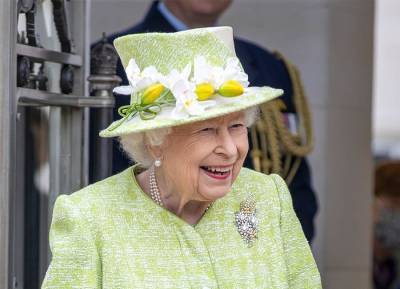 Queen makes her first public appearance in five months without a mask - evoke.ie - Australia - Britain