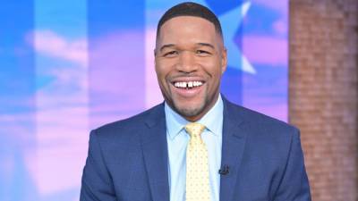 Michael Strahan seemingly closes famous tooth gap, sparks speculation it's an elaborate April Fools' prank - www.foxnews.com - Manhattan