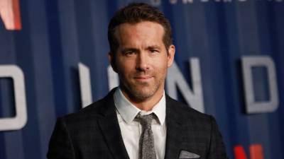 Ryan Reynolds Jokes About His Attire While Getting COVID Vaccine - www.etonline.com