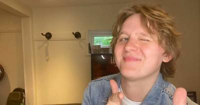 Lewis Capaldi offers fans Non Fugible Tokens as he jumps on latest digital craze - www.dailyrecord.co.uk