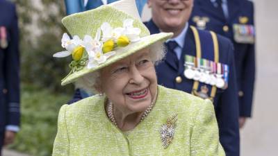 Queen Elizabeth Makes a Rare Royal Visit During Pandemic - www.justjared.com - Australia - city Windsor