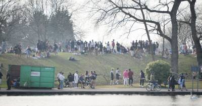 Manchester's parks and squares packed again as police warn they WILL fine rulebreakers - www.manchestereveningnews.co.uk - Manchester