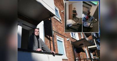 'Who you calling half-wit? F***ing bumpkin!': The moment bomb-alert cops traded insults with man moments before they crashed through his door... as he watched United - www.manchestereveningnews.co.uk