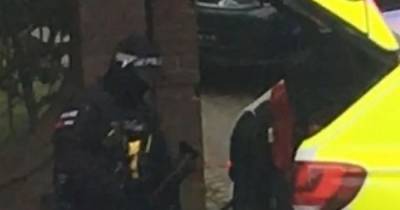 Moment armed police surround flat in Salford after reports of intruder - www.manchestereveningnews.co.uk - Manchester