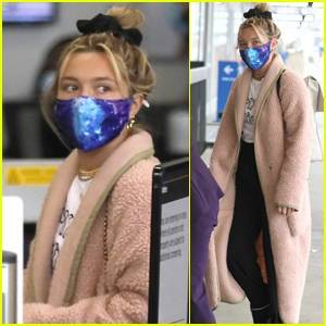 Florence Pugh Bundles Up for Flight Out of Los Angeles - www.justjared.com - Los Angeles - Los Angeles - county Florence