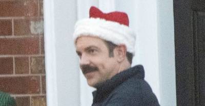 Jason Sudeikis Resumes Filming 'Ted Lasso' Season Two After Golden Globes 2021 Win - www.justjared.com - Britain - London - city Santa Claus