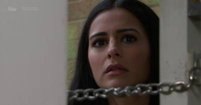 Coronation Street fans confused as they point out mistake as Alya tries to rescue grandmother Yasmeen - www.ok.co.uk