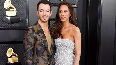 Kevin Jonas’ Adorable Daughters Pretend To Be The Jonas Brothers While Singing Into His Billboard Awards - hollywoodlife.com
