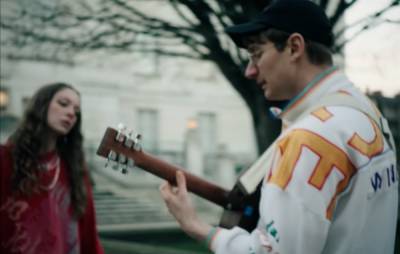 Watch Holly Humberstone join Glass Animals for version of ‘Heat Waves’ - www.nme.com - Australia - London
