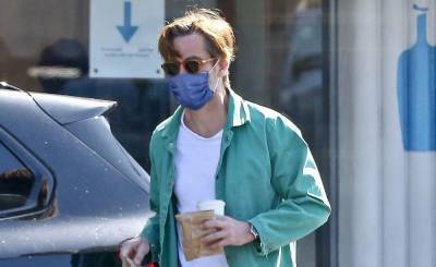 Chris Pine Sure Loves His Coffee from Blue Bottle! - www.justjared.com