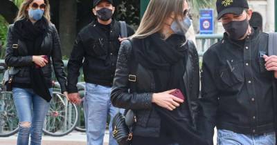 Antonio Banderas and girlfriend Nicole Kimpel hold hands on a stroll - www.msn.com