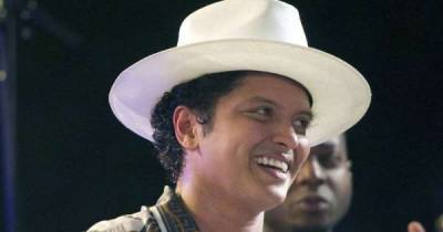 Bruno Mars pleads with Grammy bosses to let Silk Sonic perform at awards - www.msn.com - New Zealand