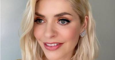 Holly Willoughby’s favourite foundation is currently on sale – and it’s the one she wore for Sunday night’s incredible Dancing on Ice look - www.ok.co.uk