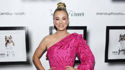 Kaley Cuoco Jokes About Losing the Literal Shirt Off Her Back After 2021 Critics Choice Loss - www.etonline.com
