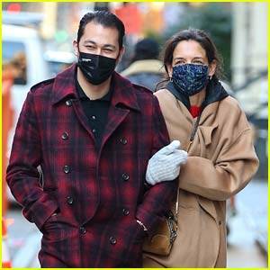 Katie Holmes & Emilio Vitolo Jr. Run Into a Friend During Monday Afternoon Stroll - www.justjared.com - New York