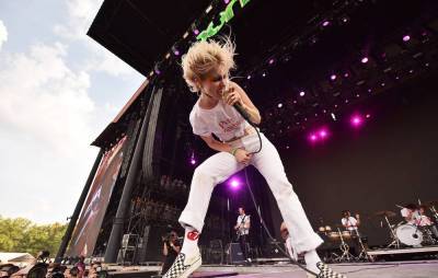 Watch Hayley Williams cover Failure’s ‘The Nurse Who Loved Me’ - www.nme.com