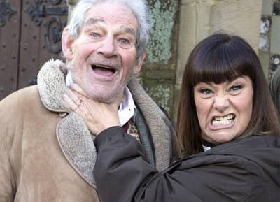 Dawn French leads tributes to Vicar of Dibley star Trevor Peacock after his death - evoke.ie - France
