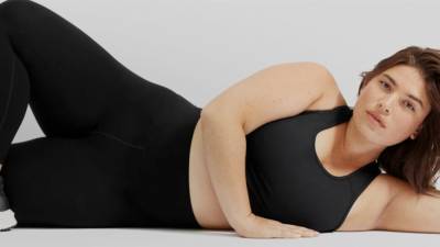 Everlane Perform Leggings Are on Sale for Only $40 -- Shop the Limited-Time Deal - www.etonline.com