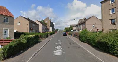 Masked 'stabbing' attacker in Edinburgh ambushes victim in driveway - www.dailyrecord.co.uk - Scotland