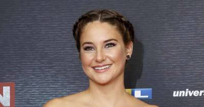 Shailene Woodley and Aaron Rodgers pictured embracing for first time - www.msn.com - state Arkansas - county Hot Spring