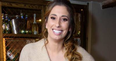 Stacey Solomon transforms bedroom at £1.2 million Essex mansion and puts up 'Lion King mirror' - www.ok.co.uk