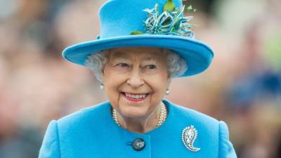 Queen Elizabeth Pens Personal Note After Pre-Easter Service Is Canceled - www.etonline.com