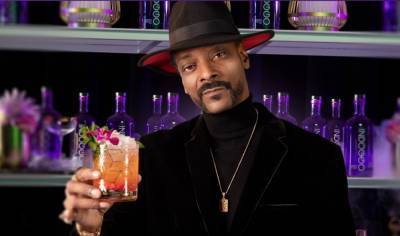 Meredith Woerner Deputy - Celebrate National Gin and Tonic Day With Snoop Dogg’s Strawberry Cocktail - variety.com