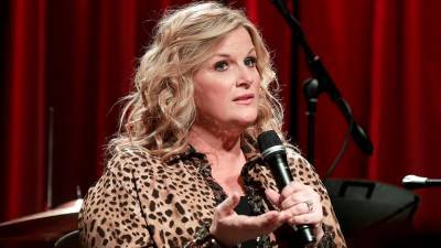 Trisha Yearwood posts make-up free selfie, opens up about aging: ‘I also have real days’ - www.foxnews.com