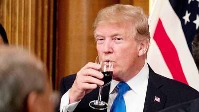 Donald Trump Gets Dragged After He’s Pictured With Diet Coke Again Amid His Coca-Cola Boycott - hollywoodlife.com - Florida