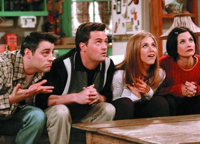 Matthew Perry Shares Behind-The-Scenes Snap From The Friends Special - evoke.ie